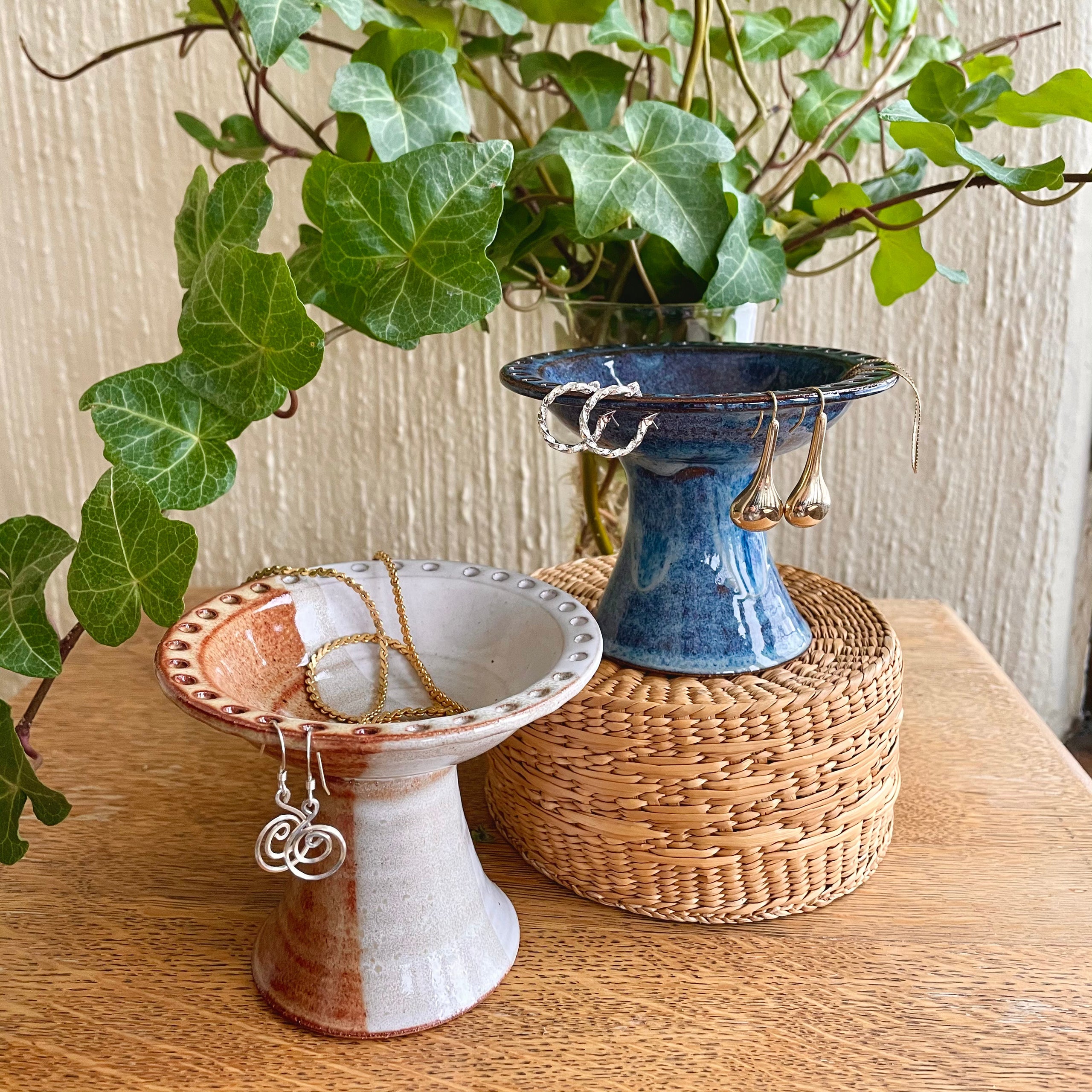 Pedestal discount jewelry holder